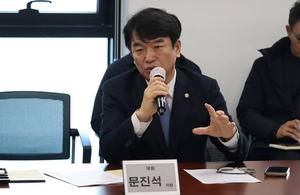 [_ε]  ǿ   ȭϰ  ٿߡ